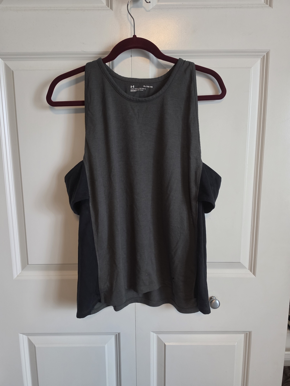 Under Armour Women's Charcoal and Black Performance Tank cut hole side detail